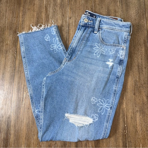 Hollister Ultra High Rise Mom Jean 90s 28 7 Ankle Straight Distressed Raw hem - Picture 2 of 10